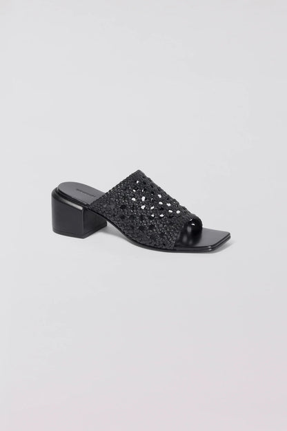 Elia Sandal